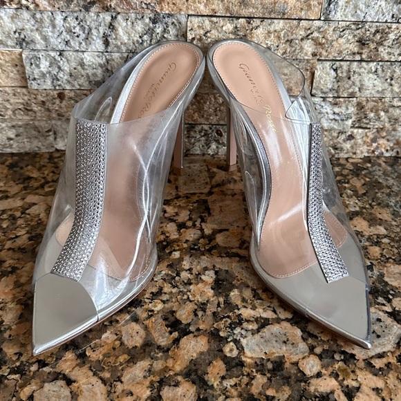 GIANVITO ROSSI
Sigma Crystal-Embellished Metallic Leather Sandals - Picture 6 of 11